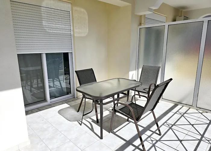 In Centre By Open Apartman